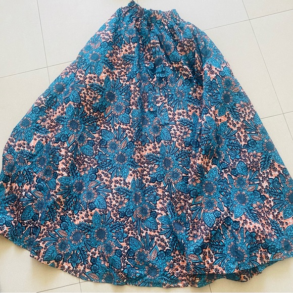 Two piece - top with long full skirt with two pockets. Ankara fabric. - Picture 3 of 3